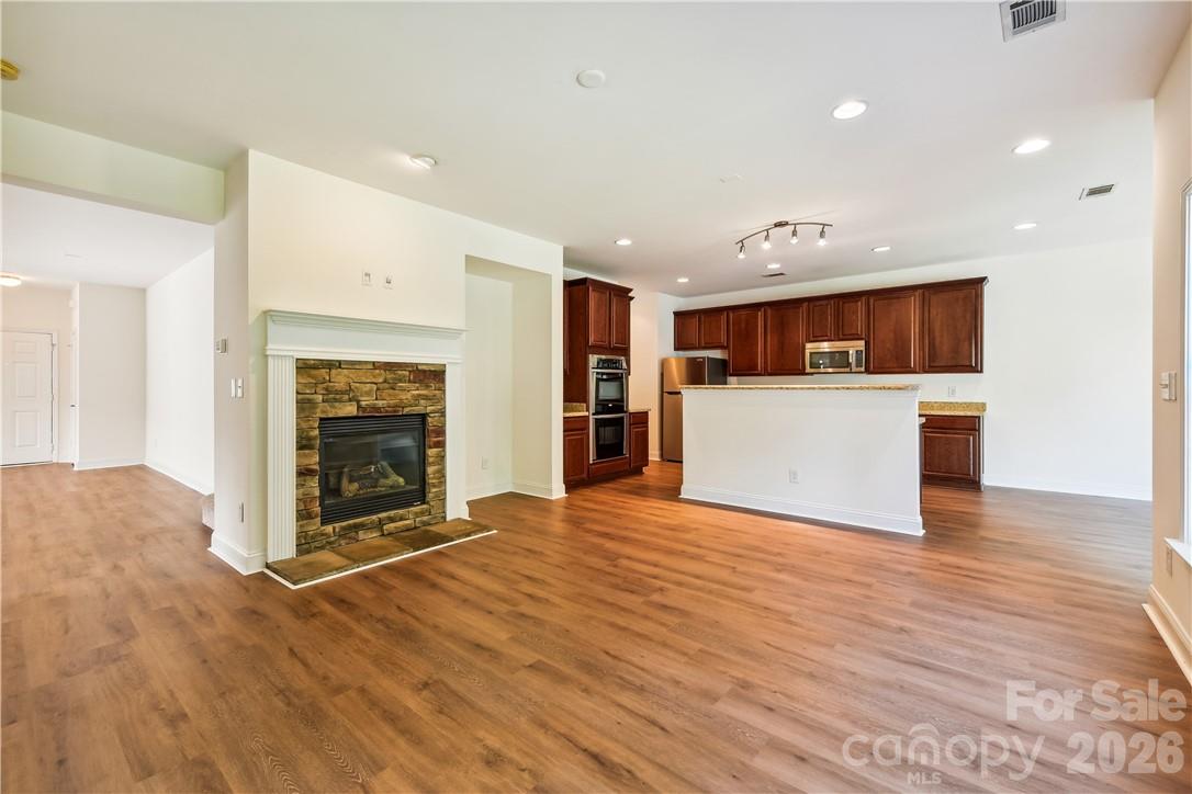 Hamilton Lakes - Residential