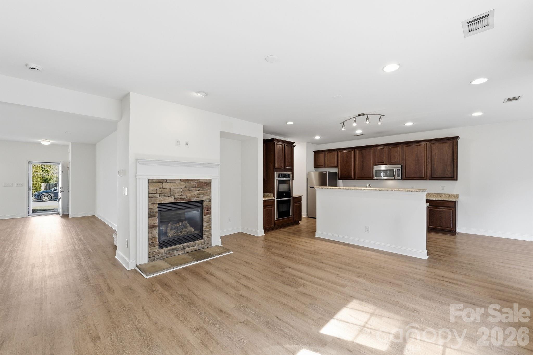 Hamilton Lakes - Residential