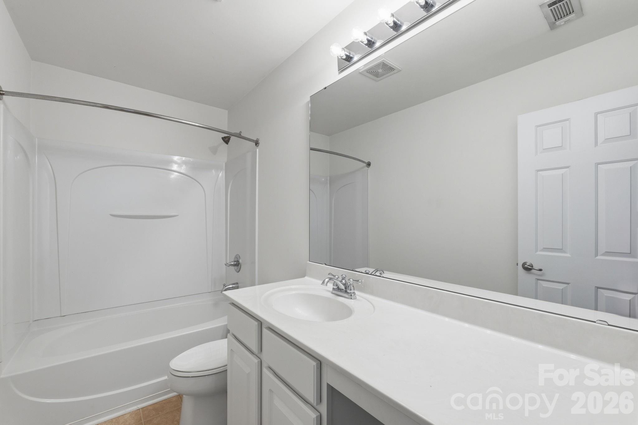 Hamilton Lakes - Residential