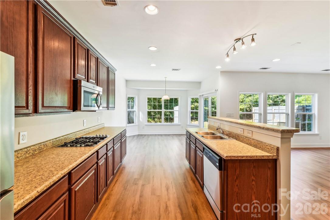 Hamilton Lakes - Residential