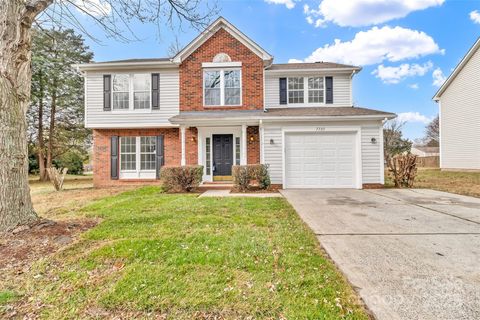 7730 Woodknoll Drive Charlotte NC 28217