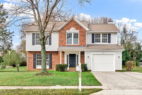 Photo of 7730 Woodknoll Drive, Charlotte, NC 28217 (MLS # 4329354)