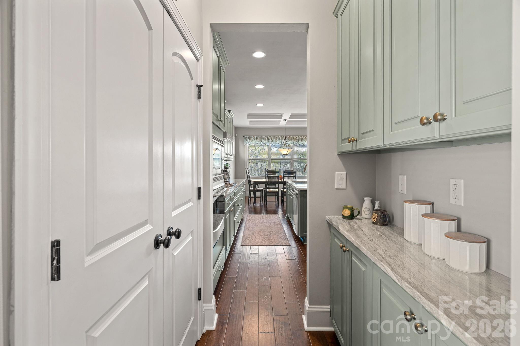 Hollister - Residential