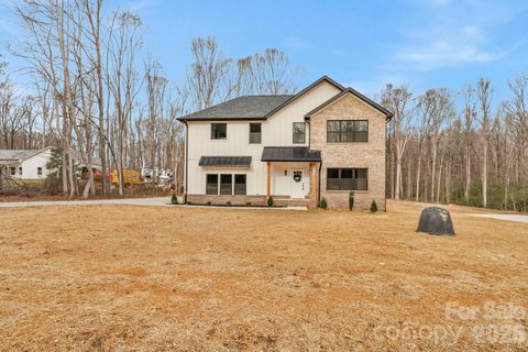 Photo of 5002 Parkwood School Road, Waxhaw, NC 28173 (MLS # 4373585)