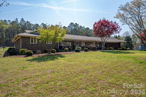 Photo of 107 Lakeside Drive, Grover, NC 28073 (MLS # 4362932)