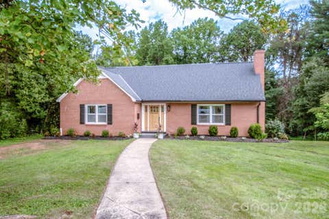 Photo of 476 Summit Avenue, Statesville, NC 28677 (MLS # 4418239)