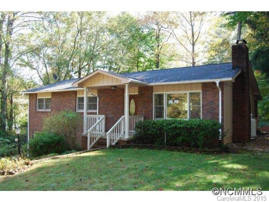 Brick 3BR/3BA home in quiet Etowah neighborhood. Good sized kitchen with dining area that exits to a cozy screened in porch. Large living room with fireplace. Basement holds a family room with a partial kitchen, bathroom and laundry, as well as a double garage. This would make a great home for a family with kids!This is a FannieMae Homepath property.