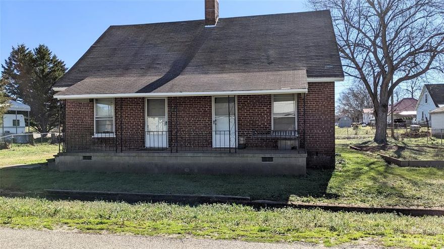 Calling all investors! Great opportunity to turn this diamond in the rough into something special.  With some TLC and effort, this could be a great rental home or a fabulous home for first time home buyers or empty nesters.  This home could easily have 3 bedrooms, a nice sized kitchen, living space, and a larger lot with great curb appeal.  It just needs a person with vision and ideas! The home has been priced to allow for the needed repairs and upgrades, so it will be sold "as is."