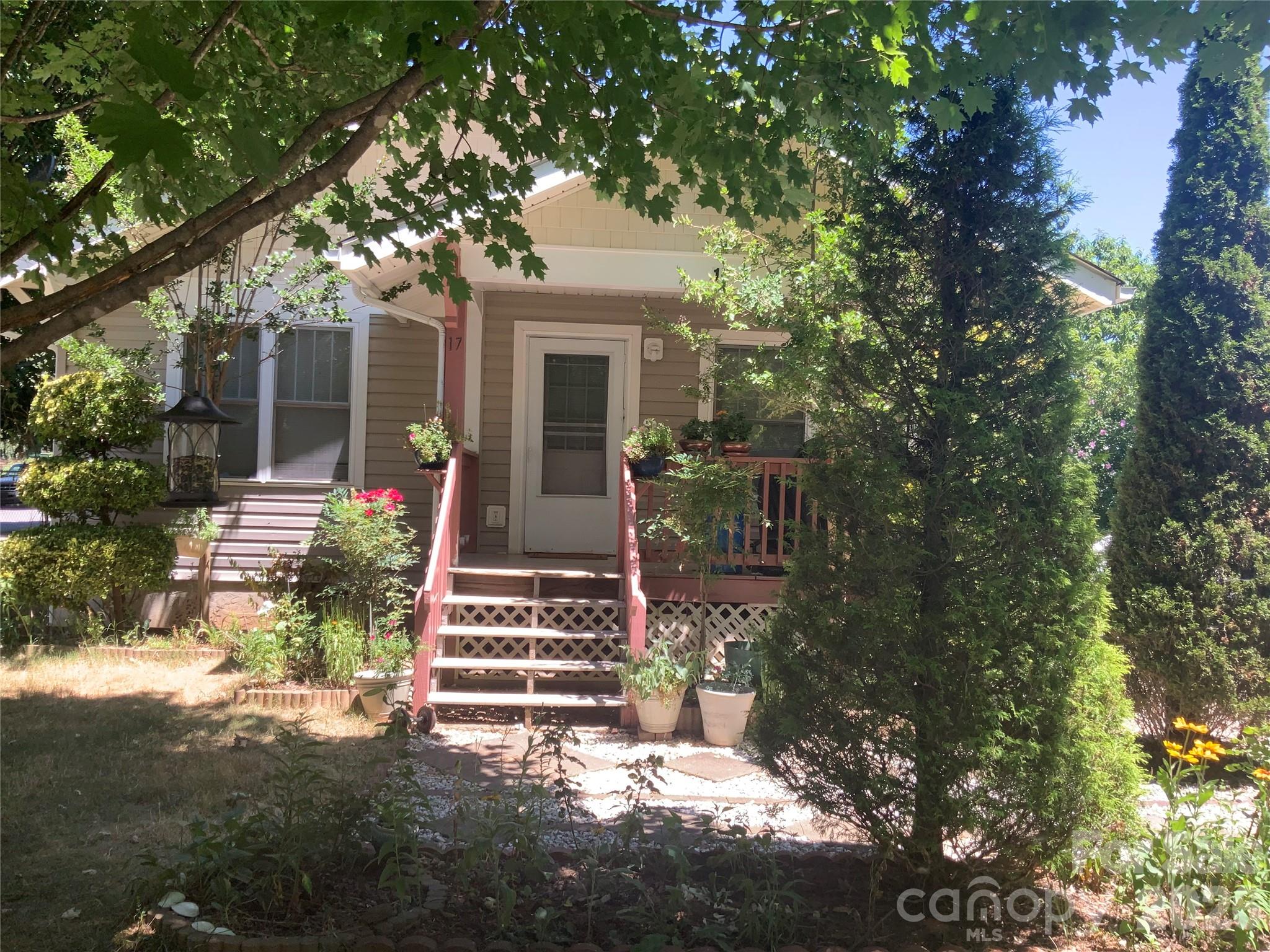 17 Buttonwood Court