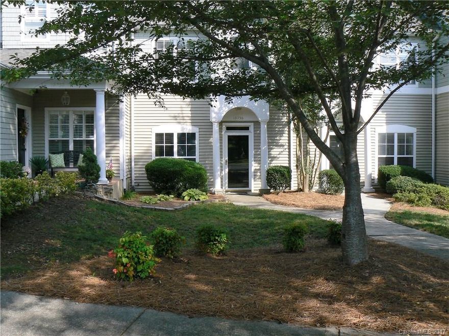 Stunning updated Townhouse in Lakefront community. Stainless appliances, granite tops in kitchen. Pool, tennis, basketball, common pier for day use. Minutes from great restaurants. Location, Location...gas log fireplace, hardwood floors, screened porch. Each bedroom has its own full bathroom. HOA dues include water.