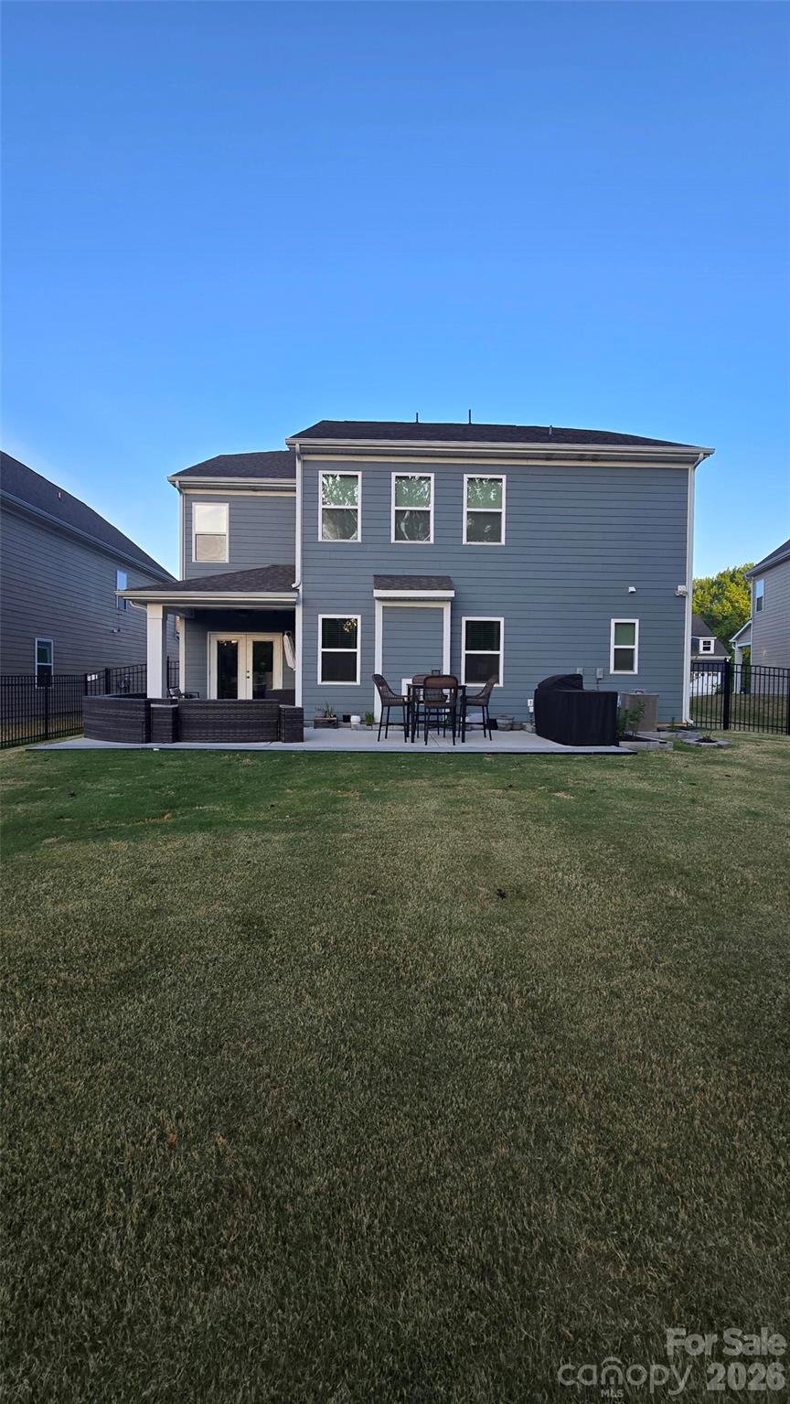 652 Carryduff Street NW