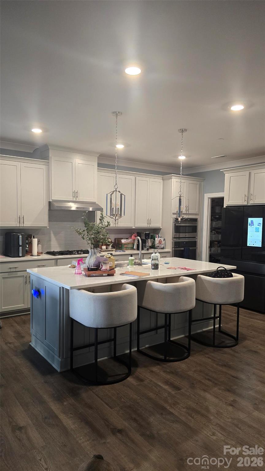 652 Carryduff Street NW