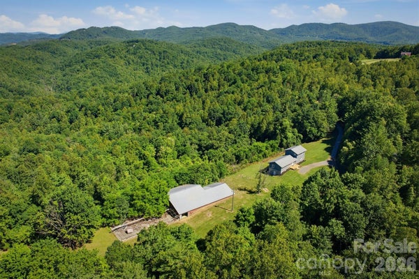 822 WINDY MOUNTAIN RD, DEEP GAP, NC 28618 - Image d7f645c641d0185f48a59b25df24765e/3989729635