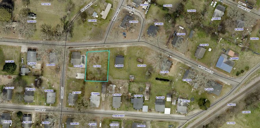 This 0.19-acre cleared lot provides a perfect blank canvas allowing for easy
construction. Buyer would need to tap into the county water/sewer. There are no
restrictions and will allow a manufactured home.