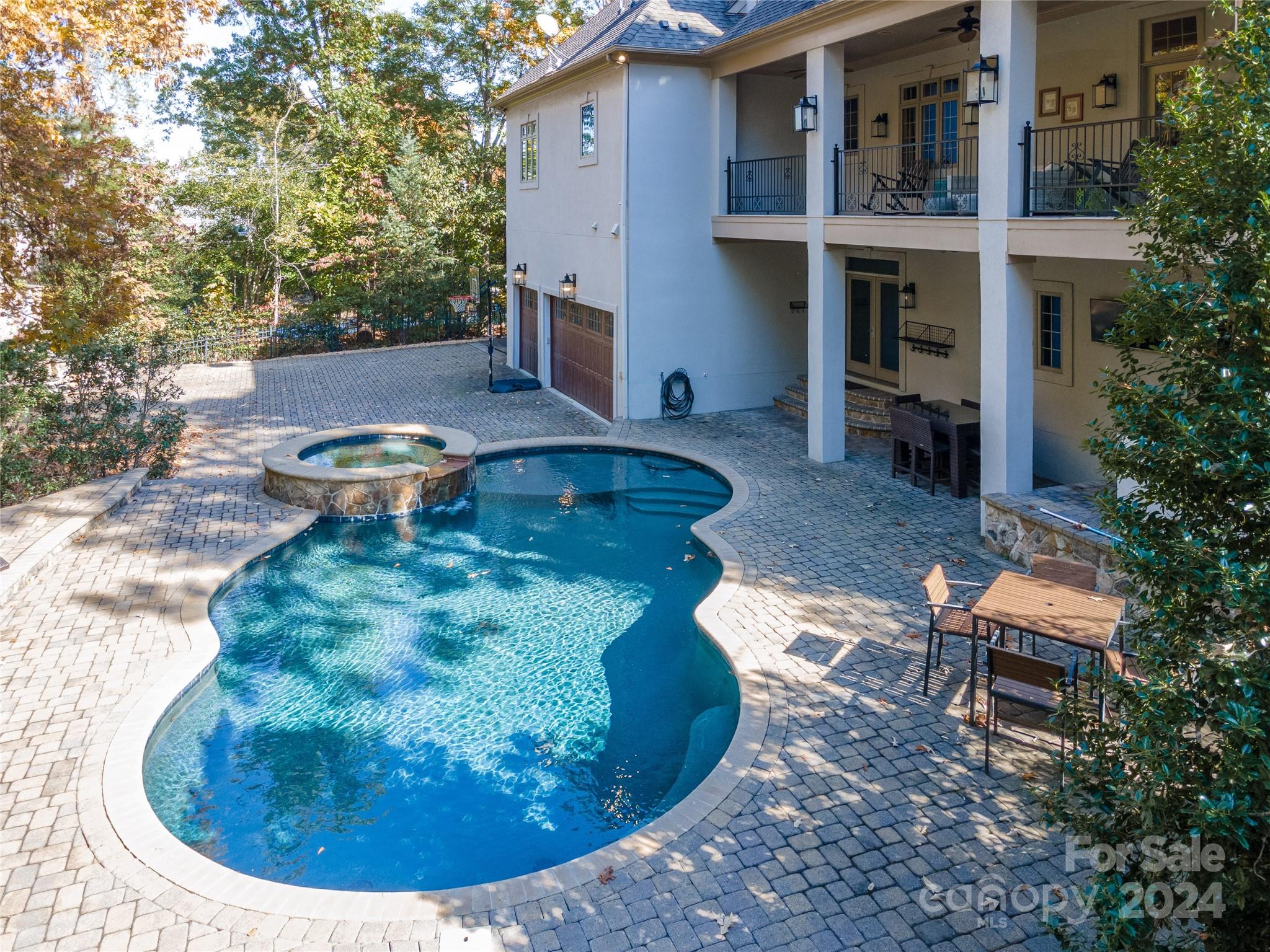 The Peninsula - Residential