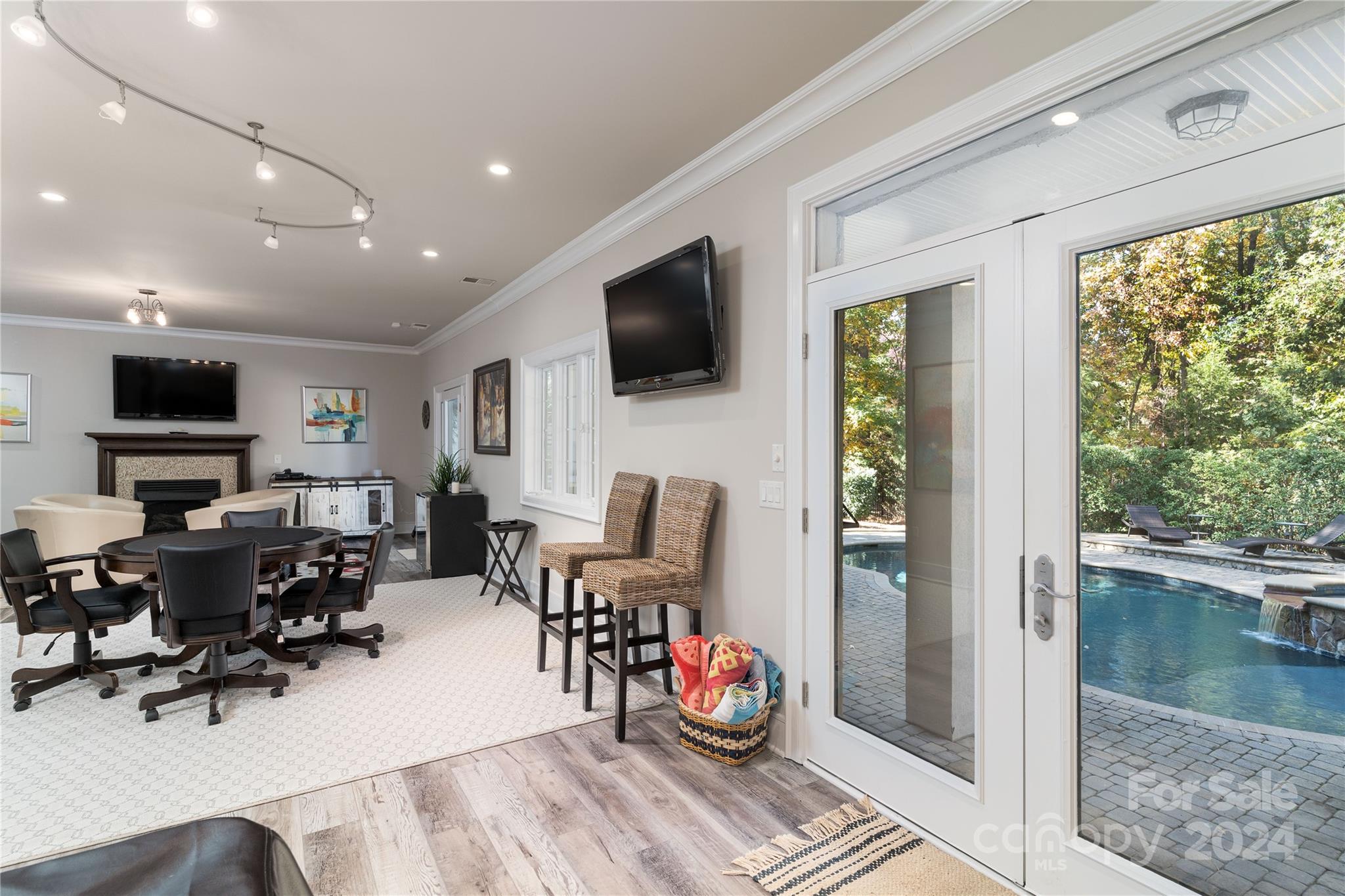 The Peninsula - Residential