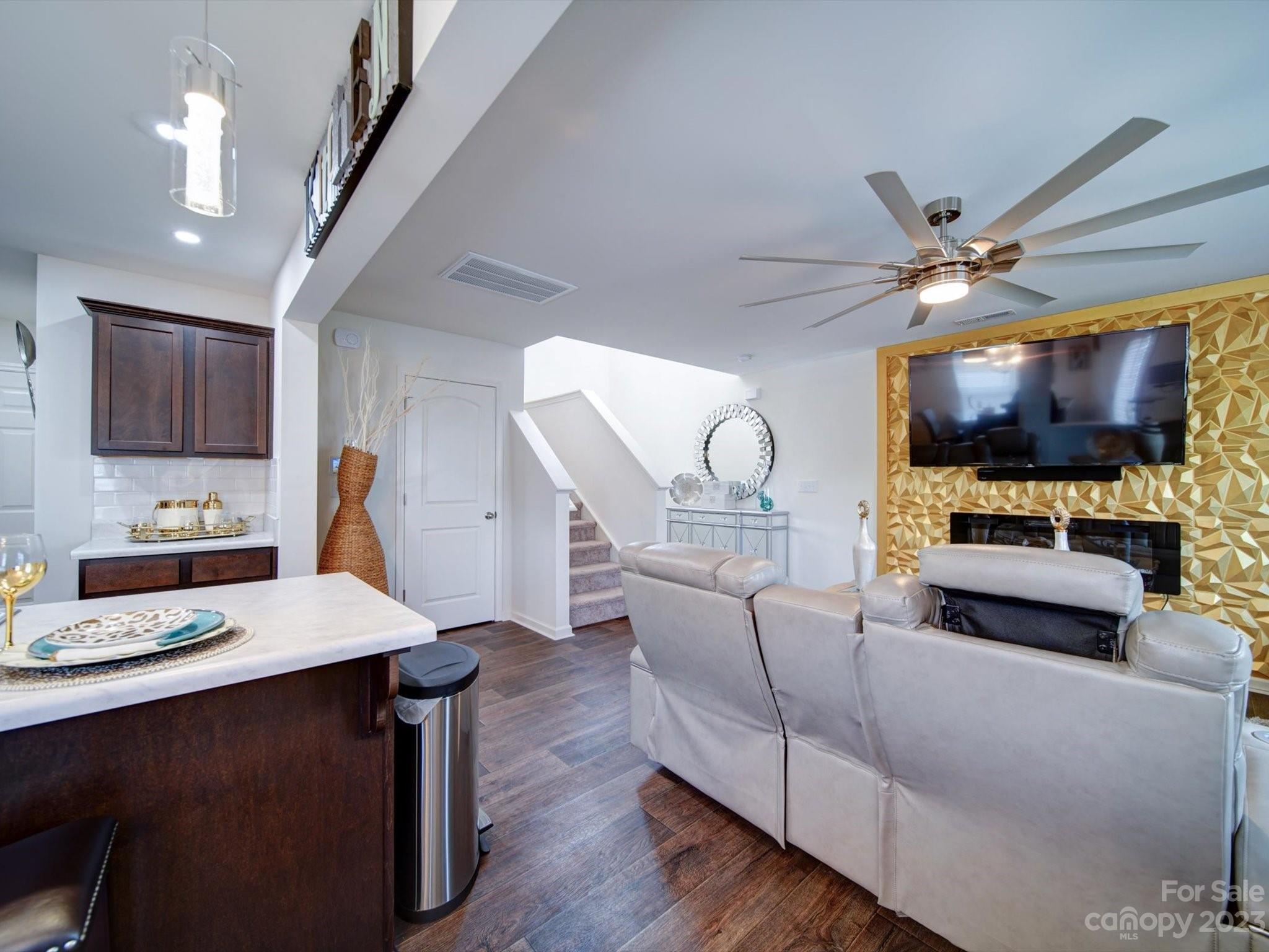 Upper Riverpointe - Residential