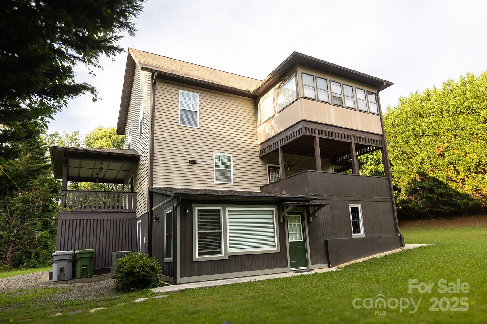 116 Unaka Avenue