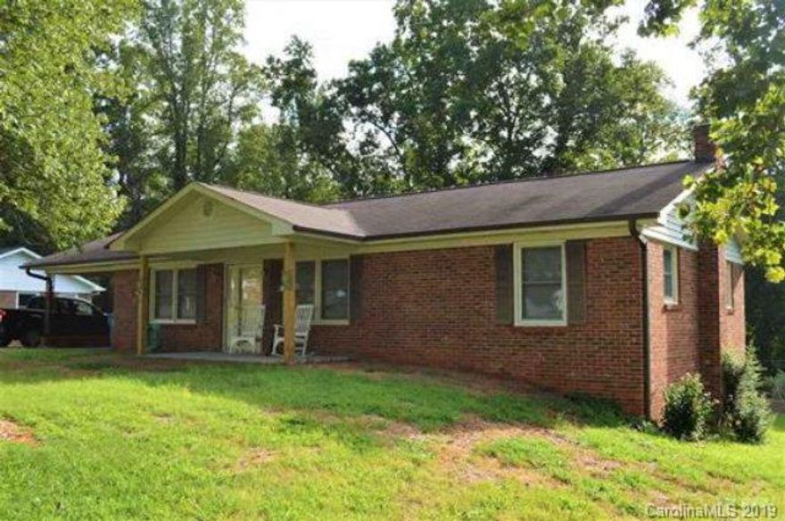 Looking for a great neighborhood in a great location? This 3 Bedroom 2 Bath home is located just minutes from everything in Hickory. Nice sized rooms and full walkout unfinished basement ready for what you want to make it. Large back yard fully enclosed with a custom fence to keep all of your pets happy. Home is less than a mile behind the Target shopping center. Can't beat this home and this location at this price. Come check it out.