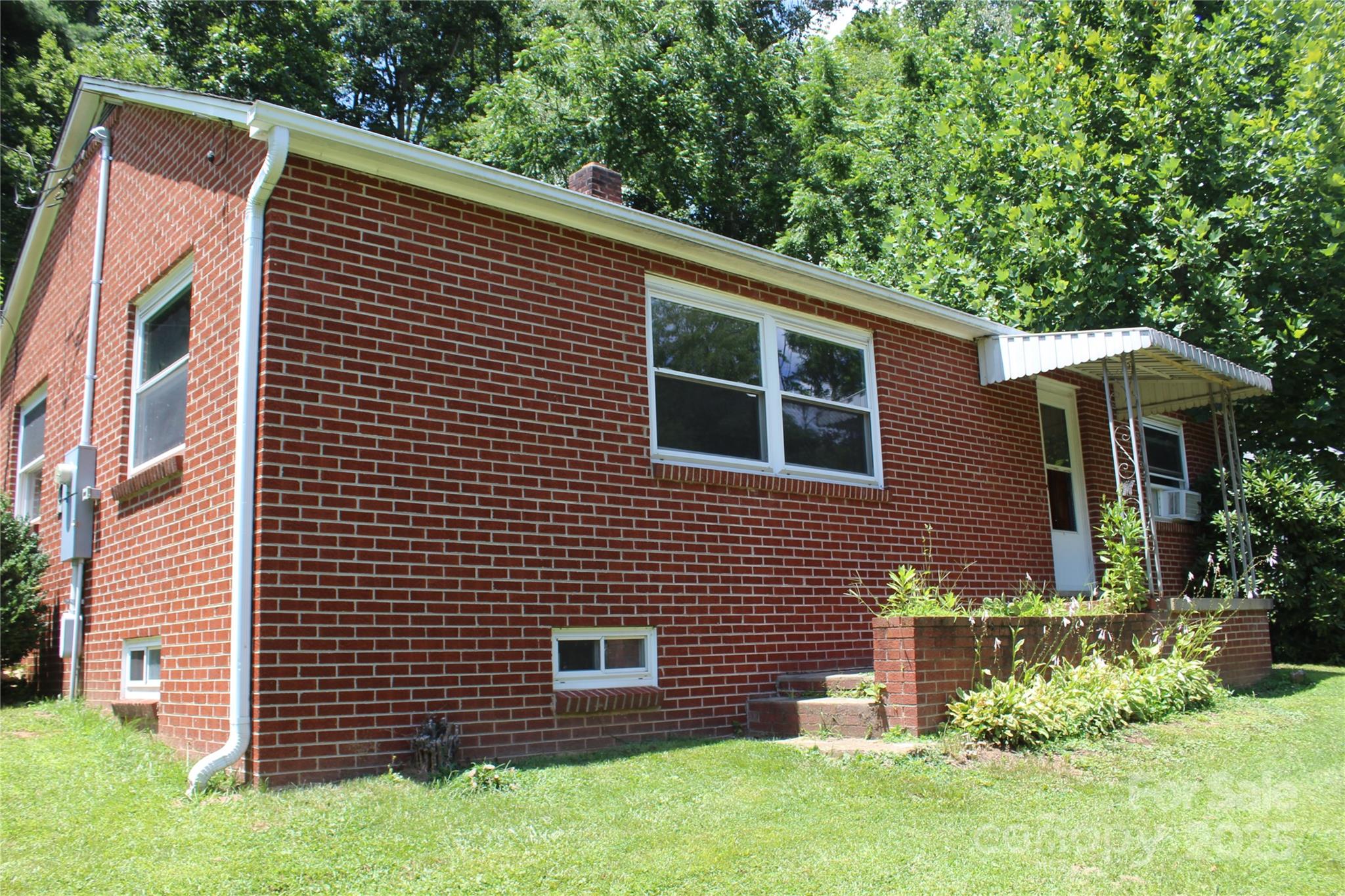 882 Poison Cove Road
