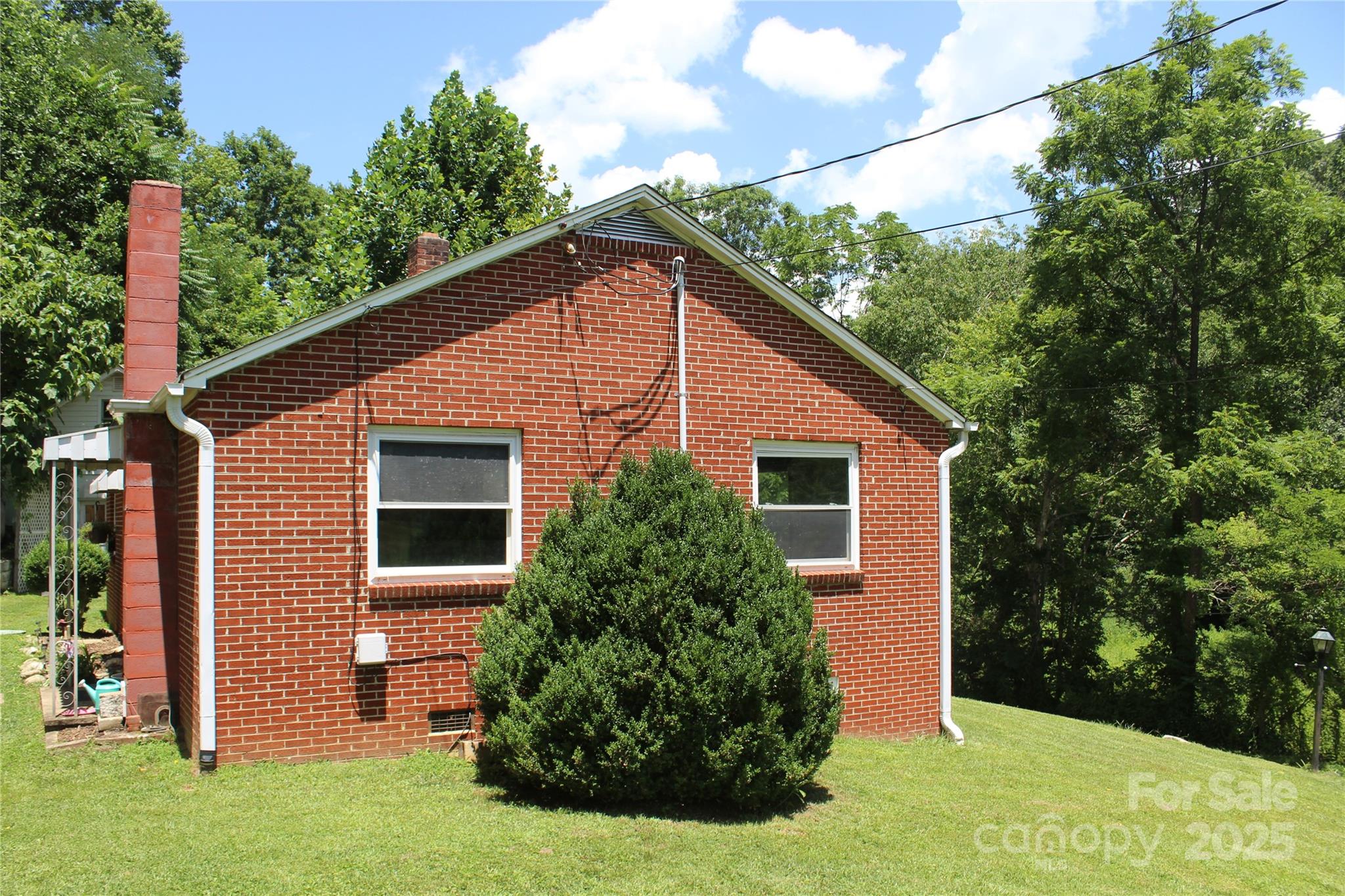 882 Poison Cove Road