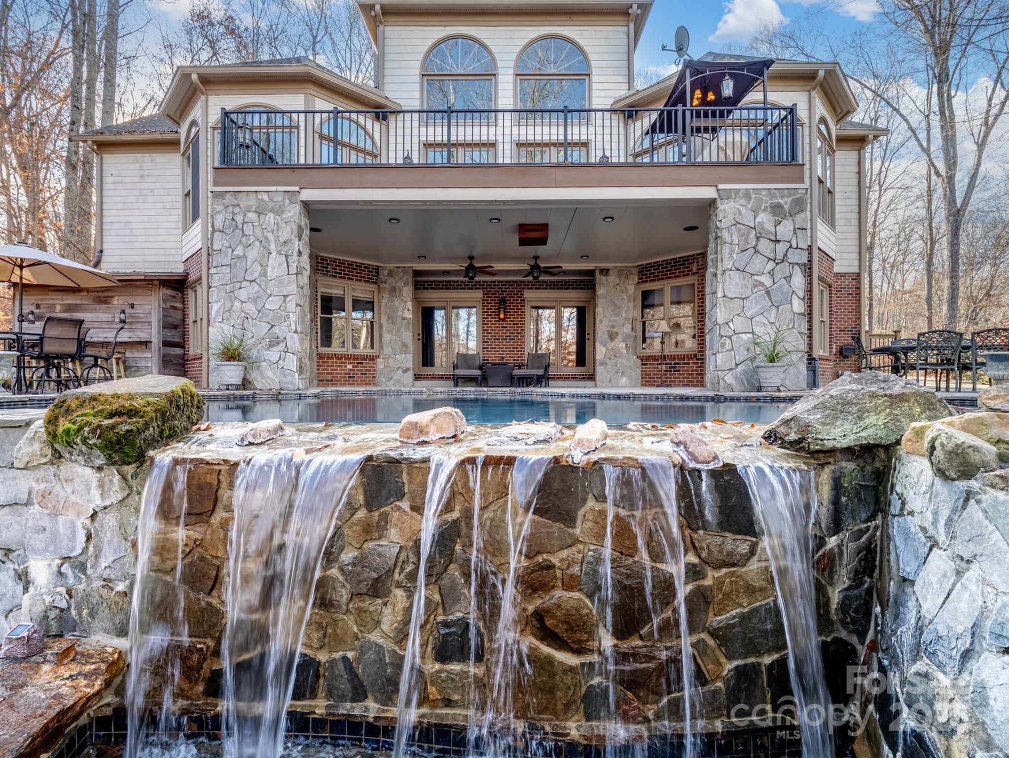 1090 N Saunders Drive