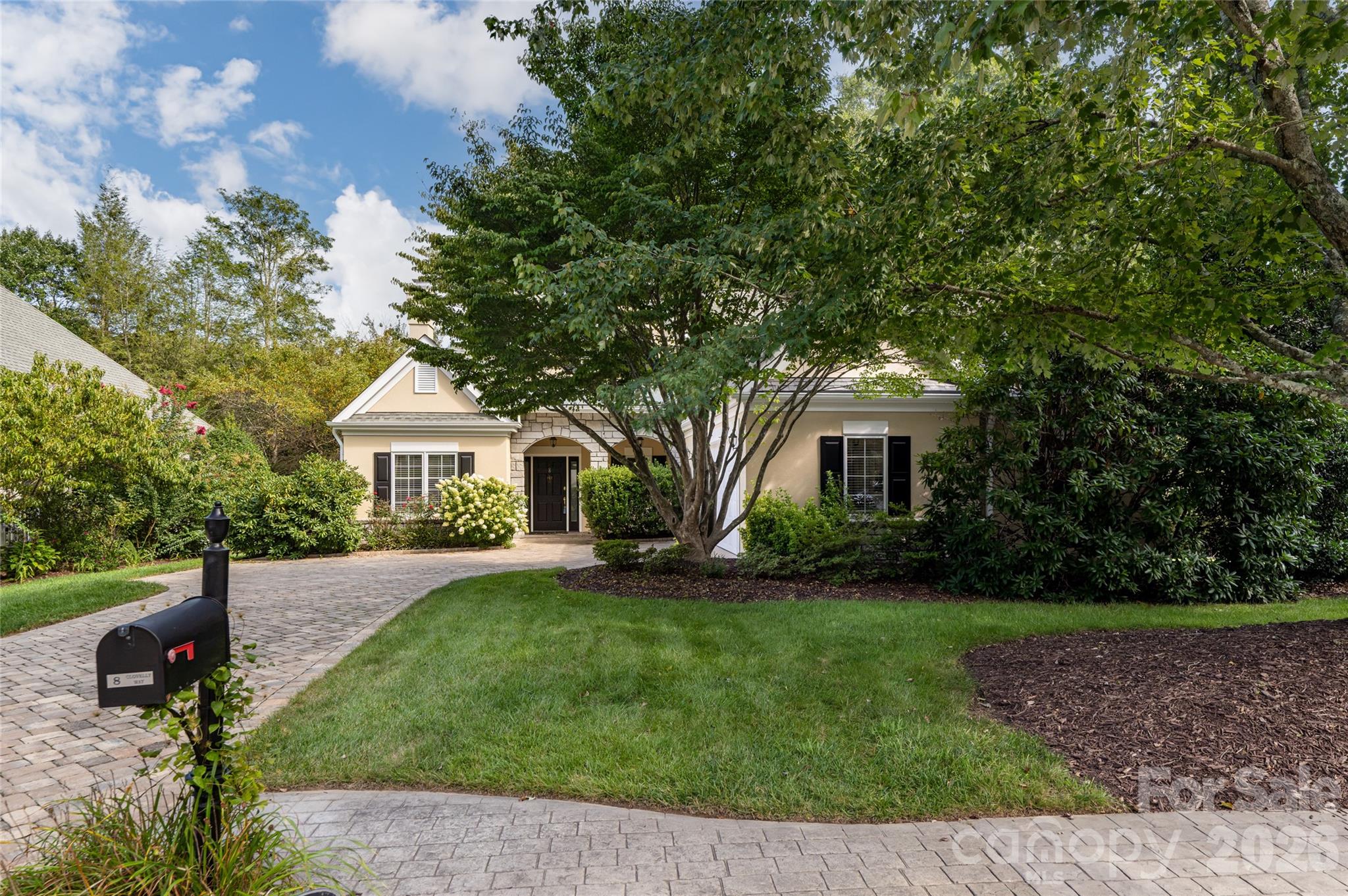 8 Clovelly Way