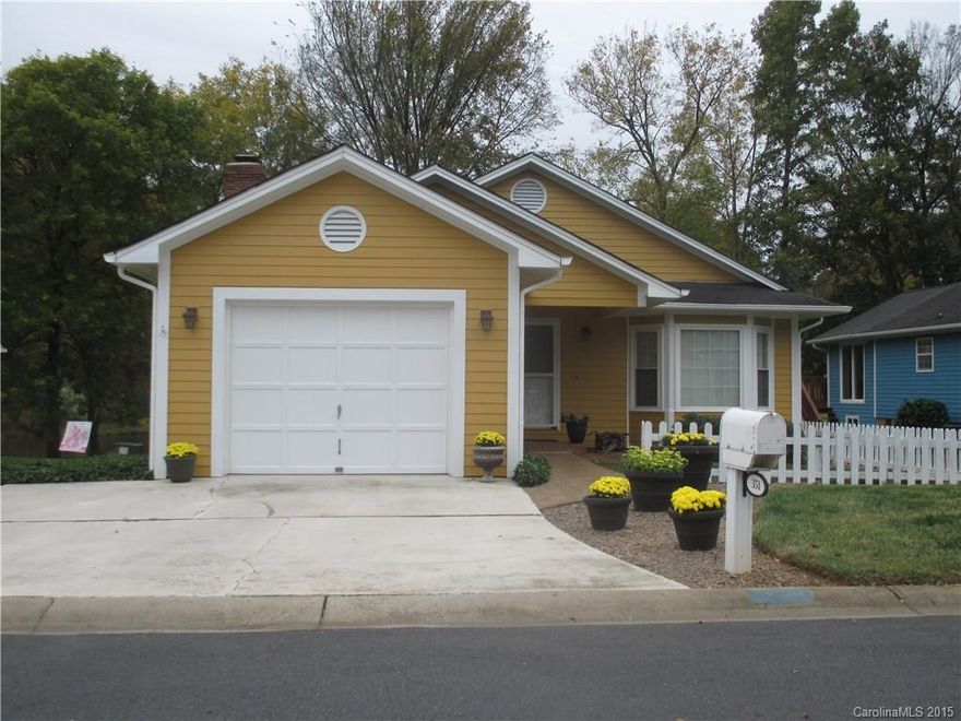 Single-family condo, free standing with great view from screened porch. Lots of upgrades. Care-free living on one level!