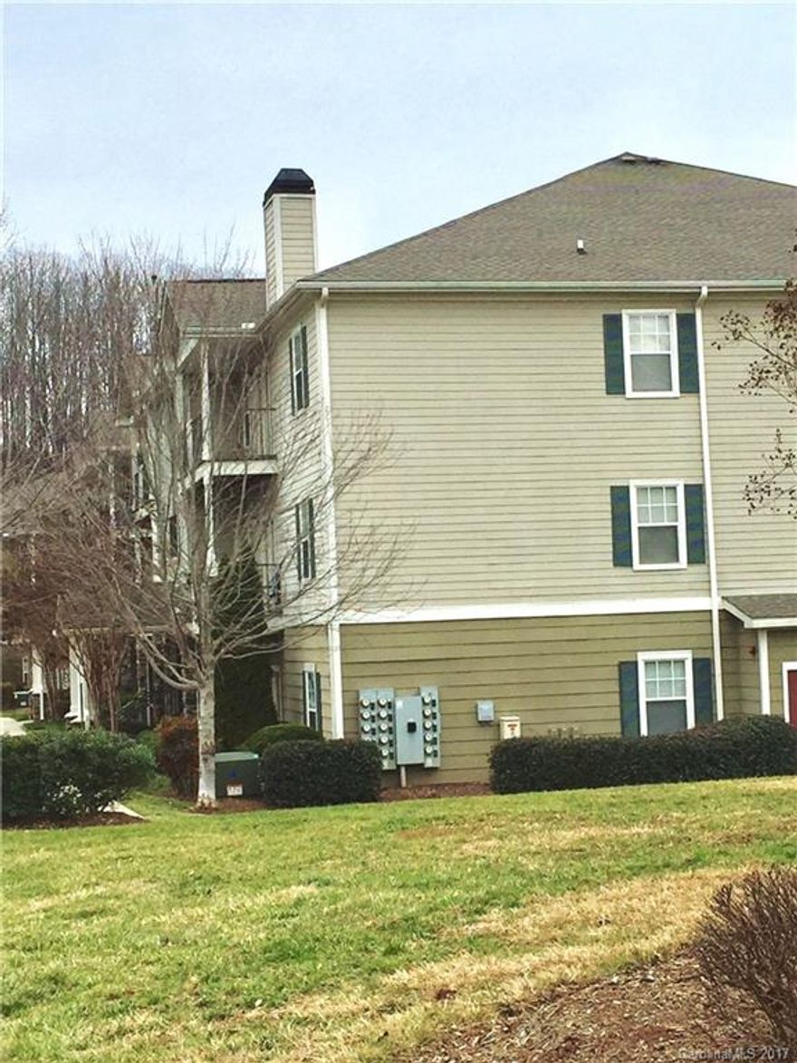 Beautiful 2 bedroom, 2 bath condominium with an open floor plan. This is a first floor, one level unit, in an established community with many amenities including; Swimming Pool, Fitness Center, Business Center with Wifi , Nature Paths, Playground and Dog Park. This is a wheelchair accessible condo.