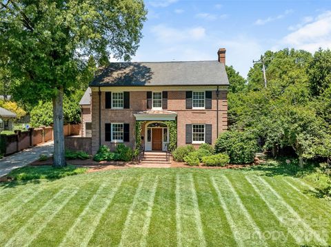 Photo of 714 Edgehill Road N, Charlotte, NC 28207 (MLS # 4382173)