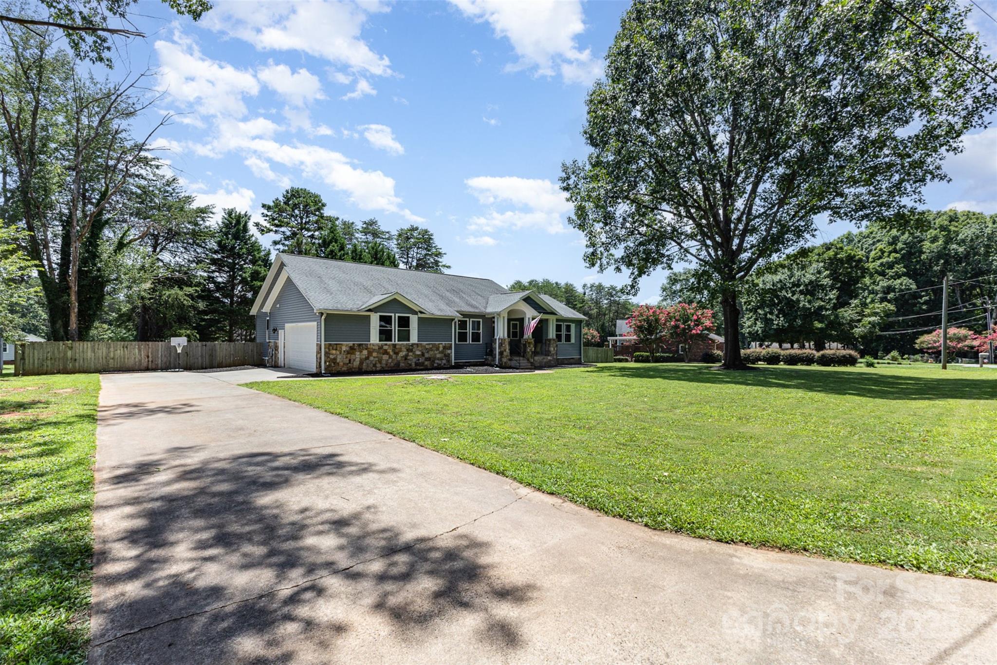 1225 Edgewood Court