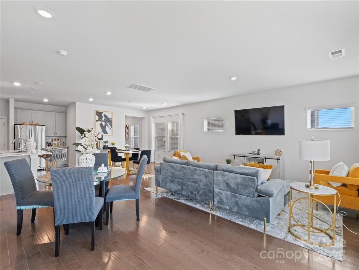 571 Palmarosa Street 130