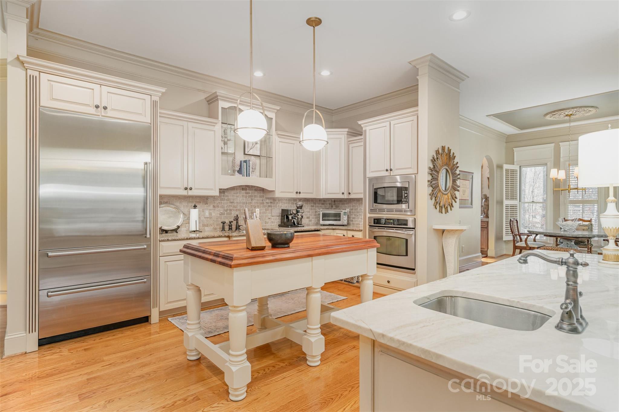 2504 White Thorne Lane