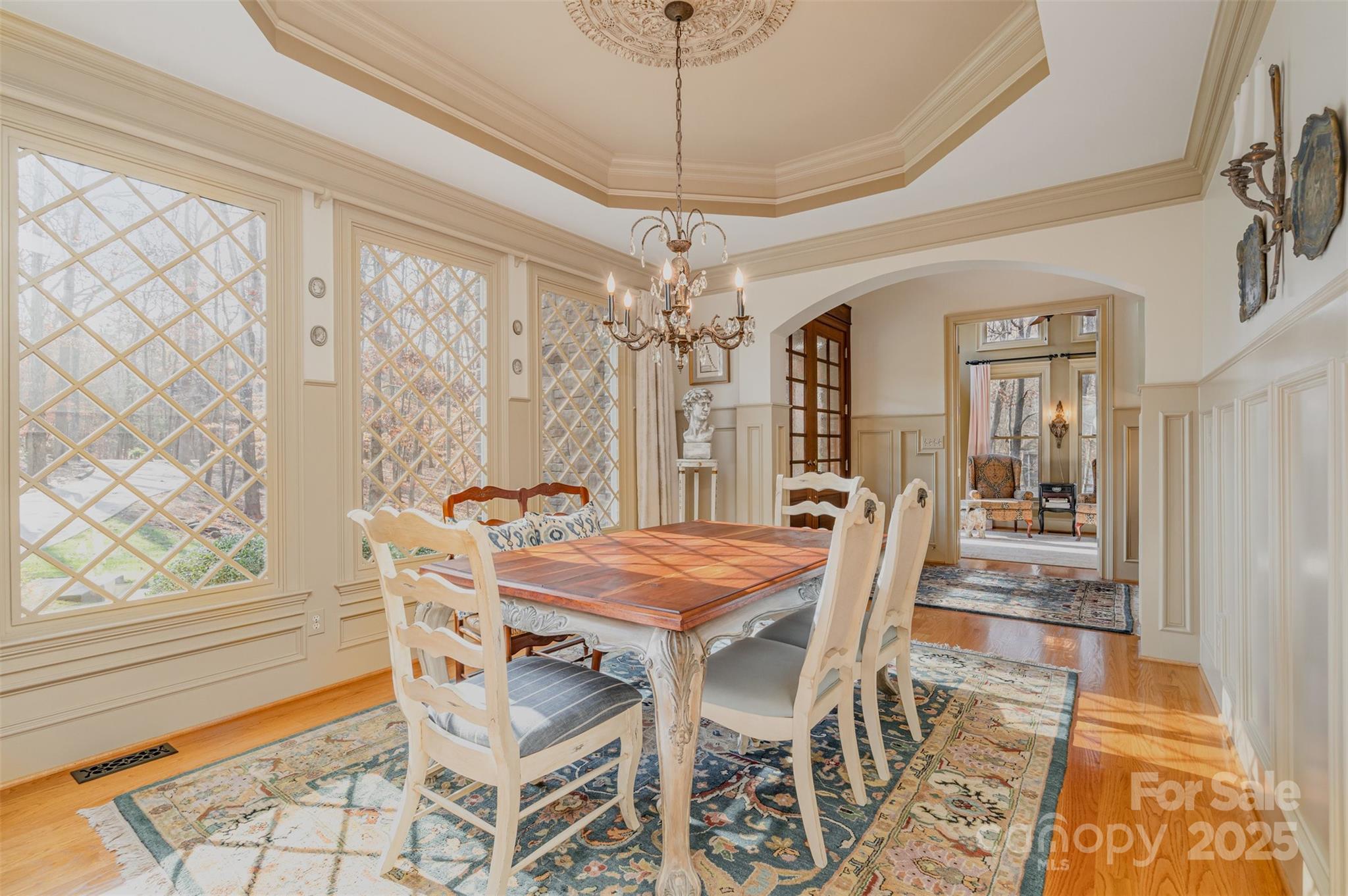 2504 White Thorne Lane