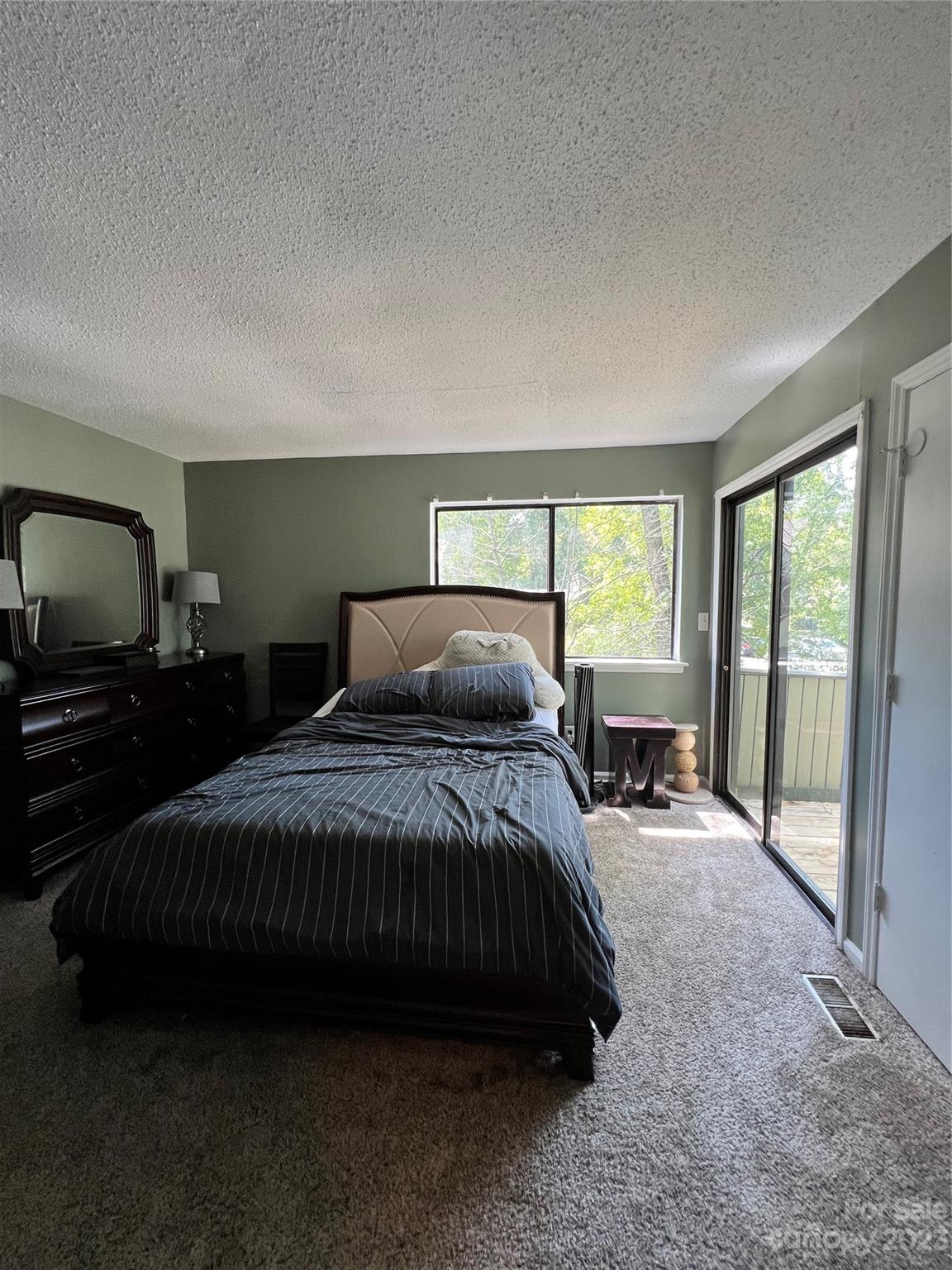 Four Seasons - Residential