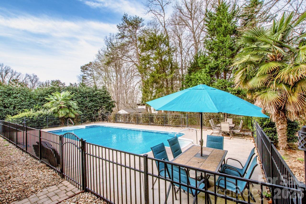 124 Cedar Woods Drive