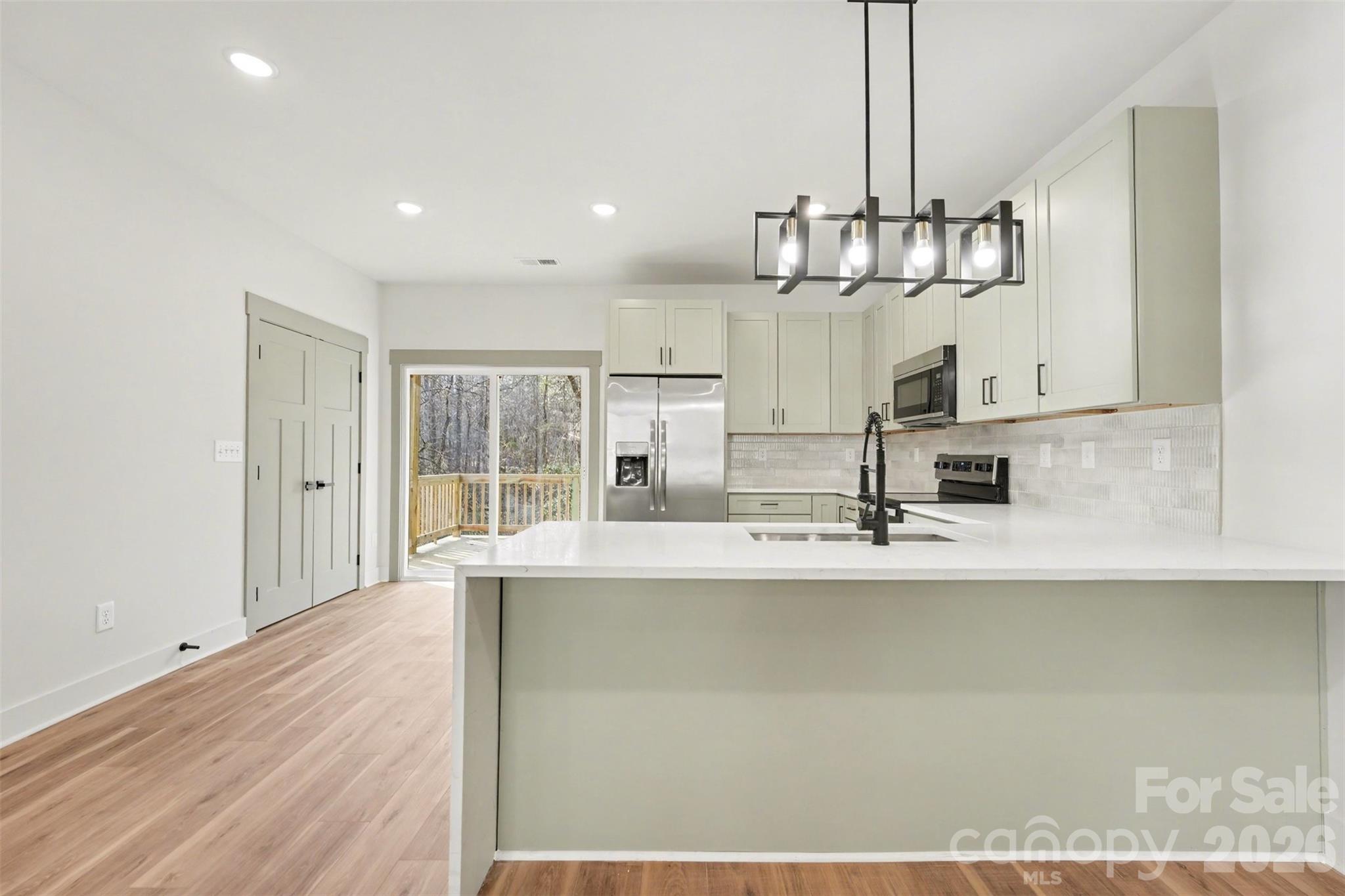 427 W Ballard Street