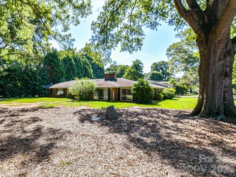 Photo of 827 Lansdowne Road, Charlotte, NC 28270 (MLS # 4397144)
