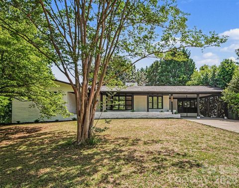 Photo of 1831 Elizabeth Oaks Avenue, Charlotte, NC 28216 (MLS # 4381443)