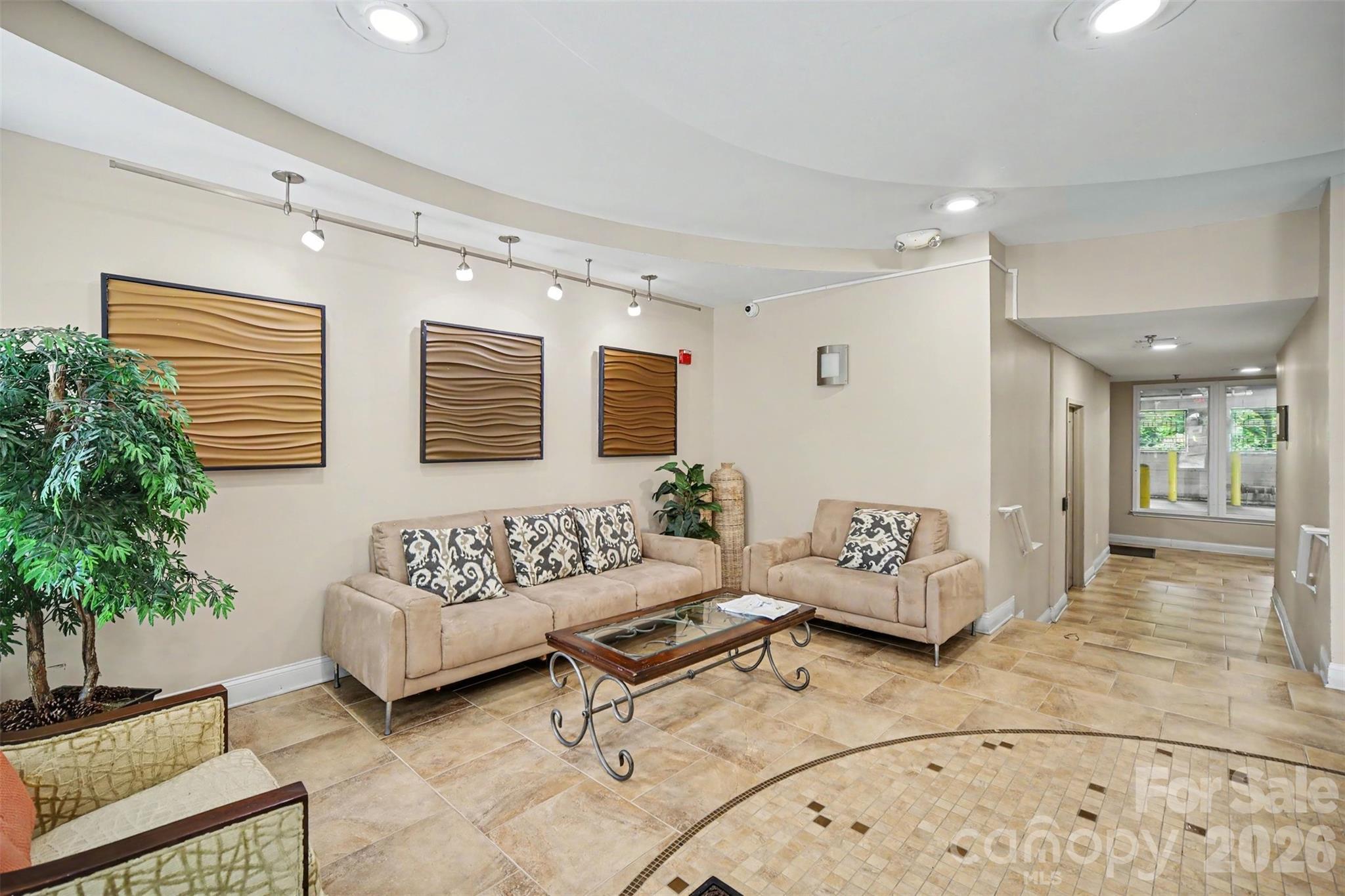1000 E Woodlawn Road 415