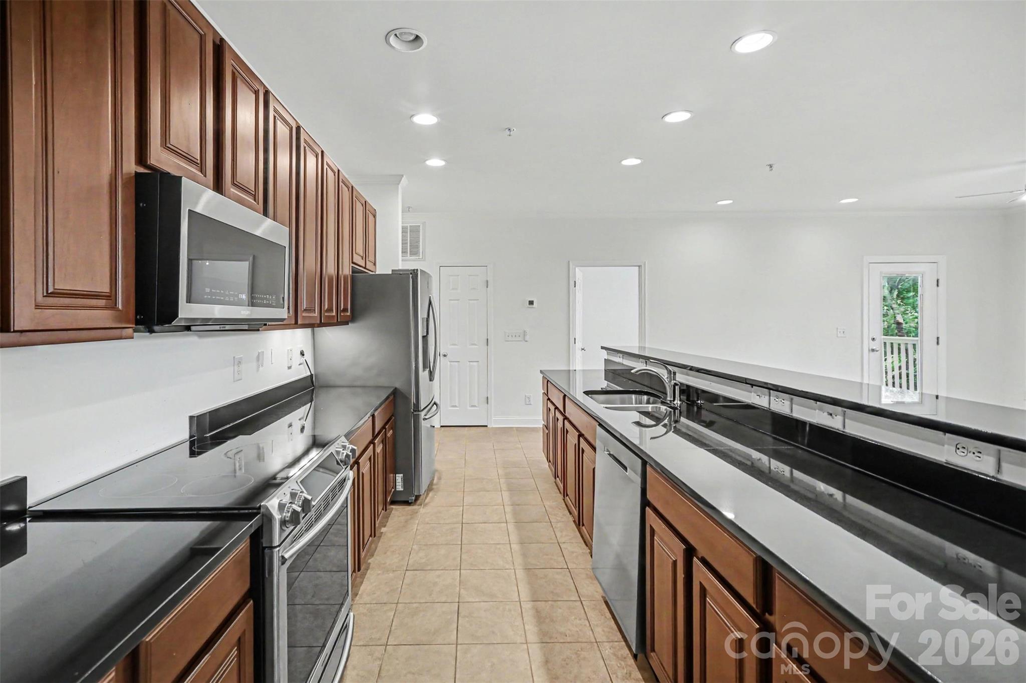 1000 E Woodlawn Road 415