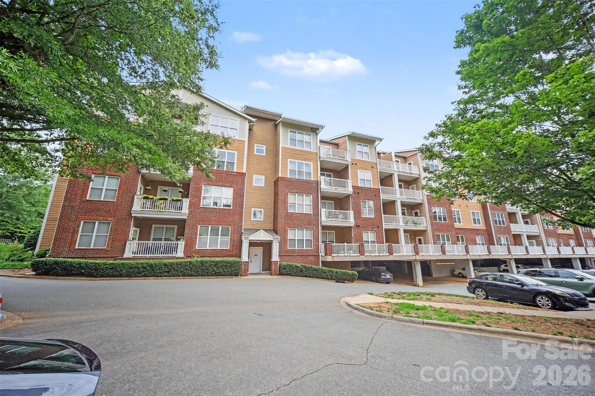 1000 E Woodlawn Road 415