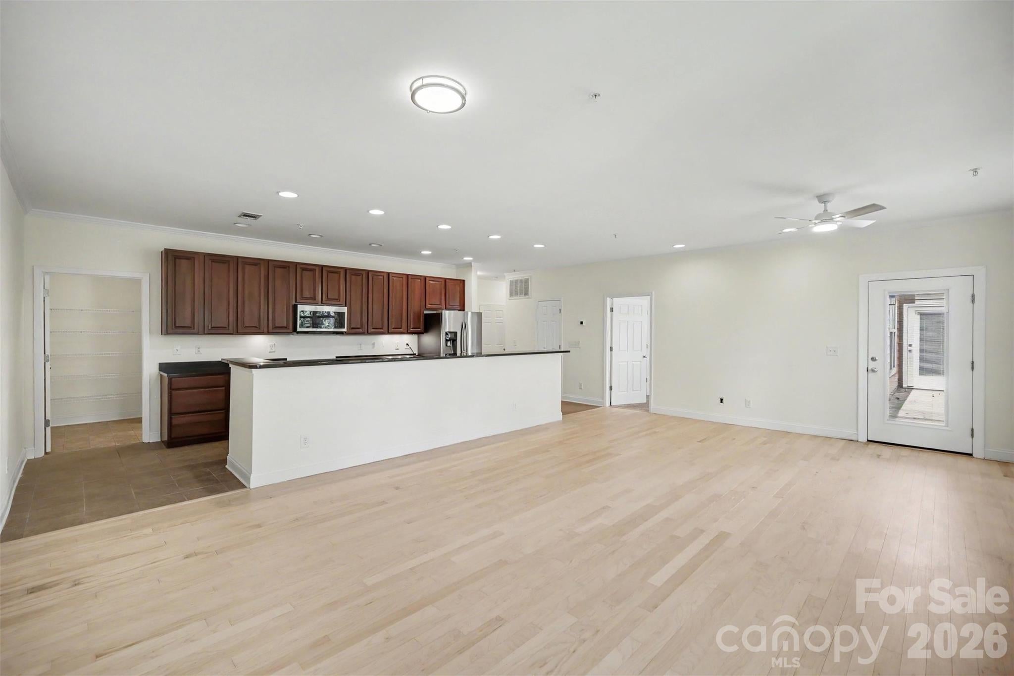1000 E Woodlawn Road 415