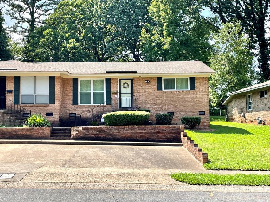 You don't want to miss out on this one!!! A very inviting condo that offers 2 bedrooms, 1 bath, large family room, pantry, coat closet, linen closet, some windows replaced, large back yard, and an affordable HOA fee!! Lots of possibilities!!!