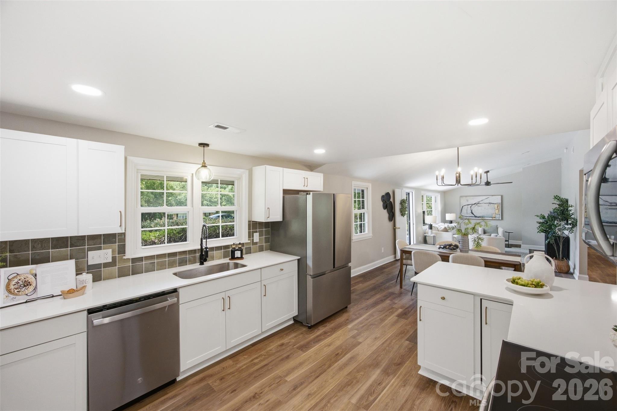 8223 Knollwood Circle