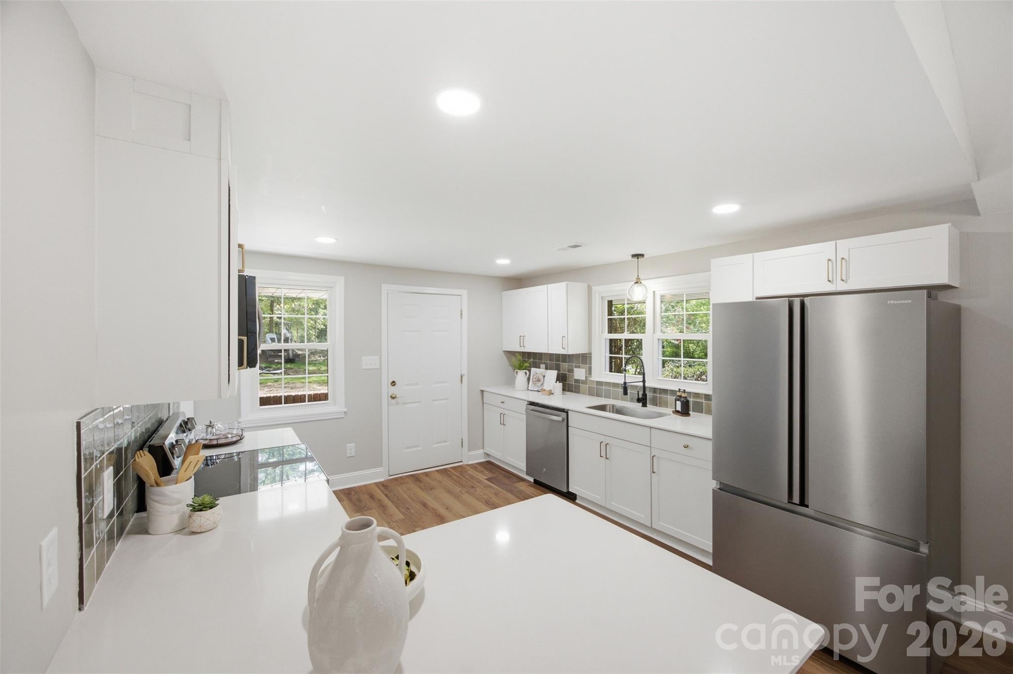 8223 Knollwood Circle