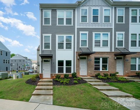 Townhouse in Charlotte NC 1455 Briar Creek Road.jpg