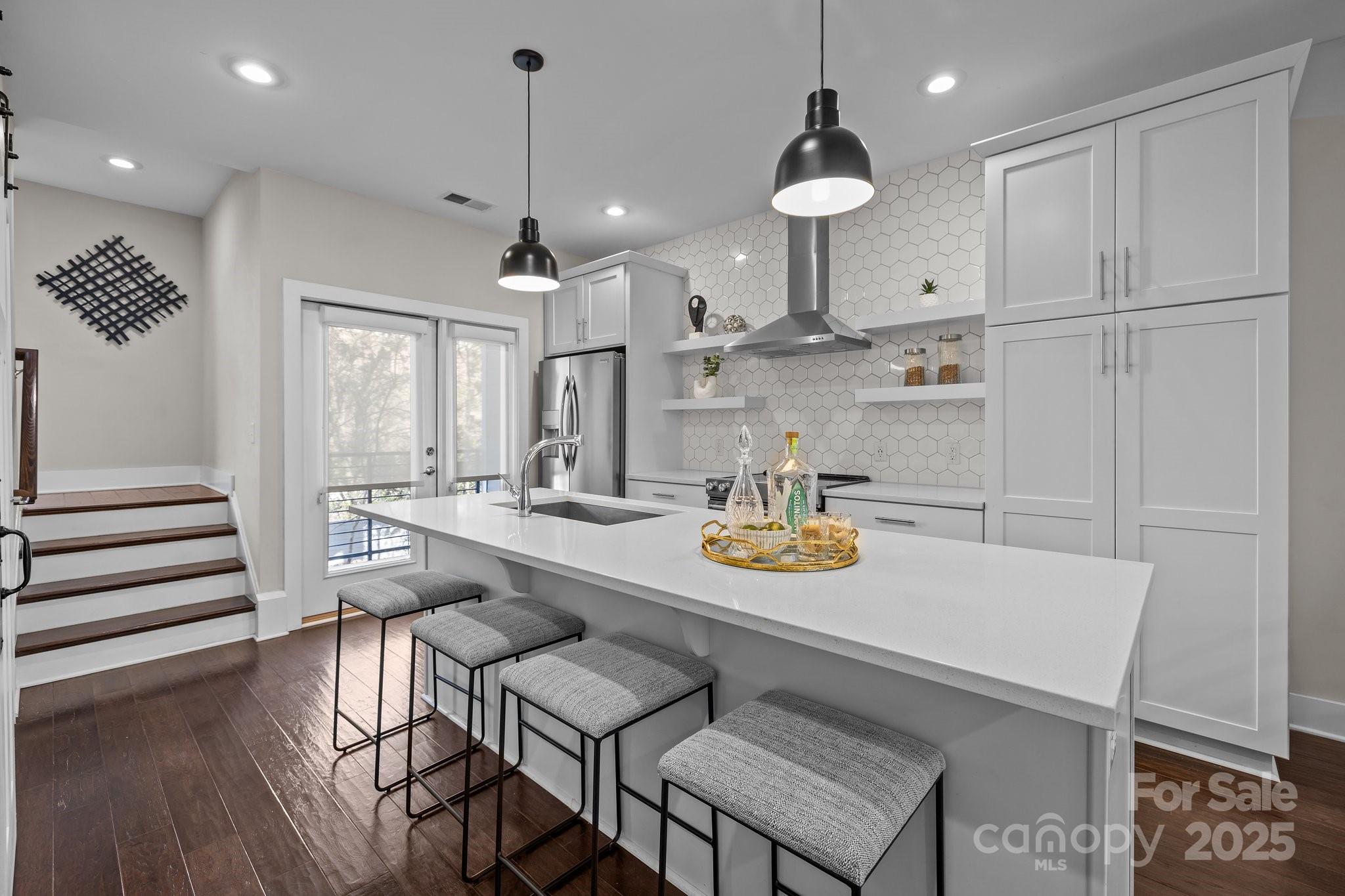 3655 Vallette Court