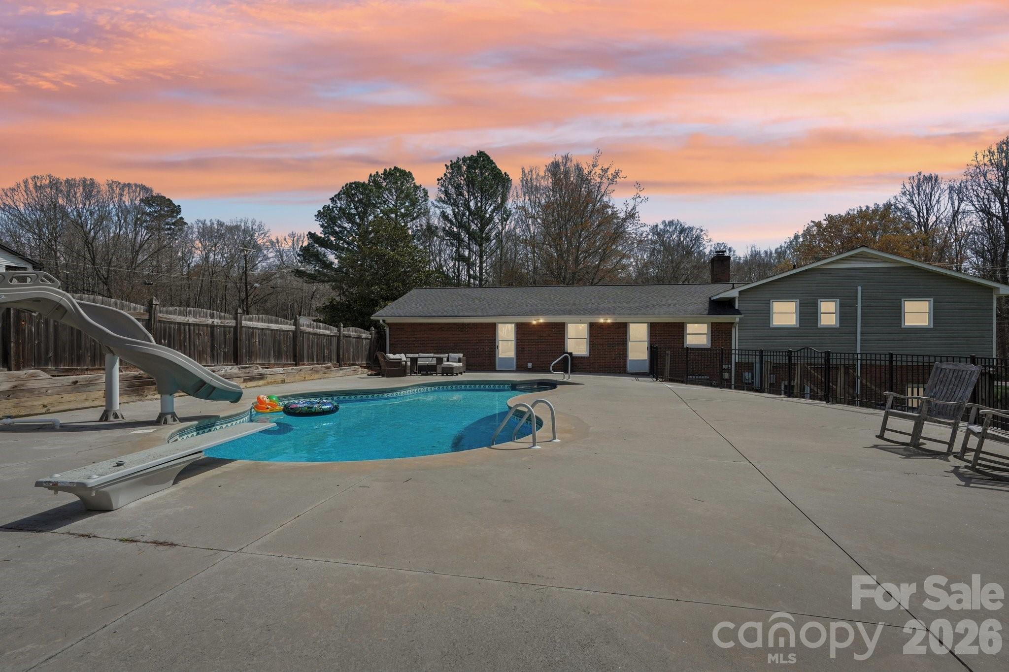 660 S Peace Haven Road