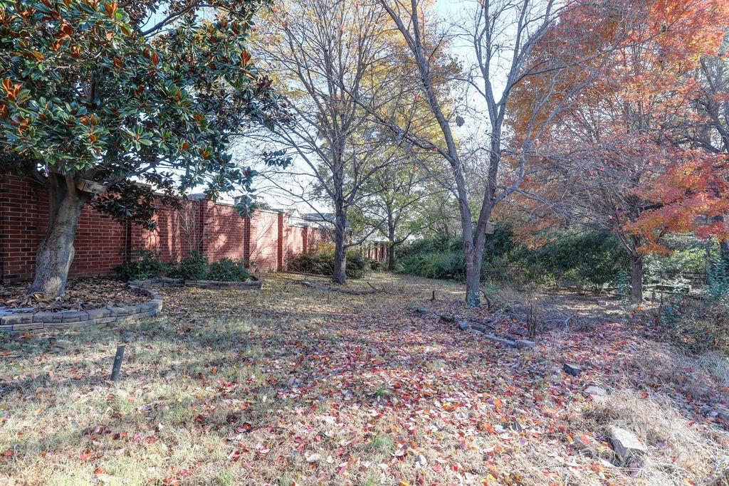 620 Hawthorne Lane